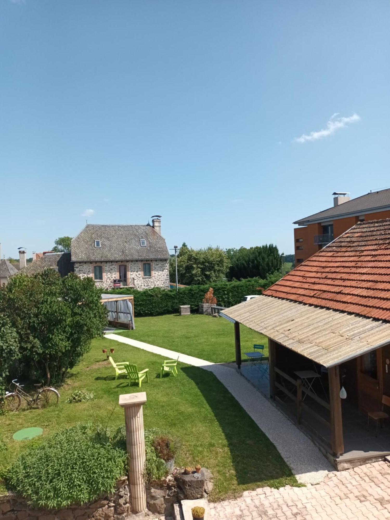 Le Miraillet, Gite Saint-Illide Экстерьер фото